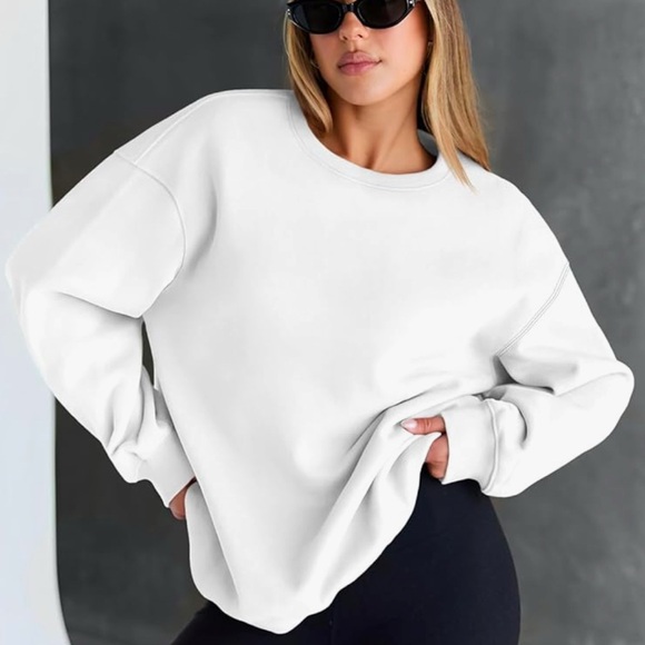 White crewneck from Amazon, unused - Picture 2 of 2